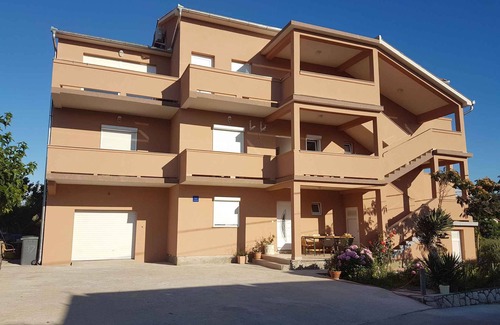 Lopar Apartment | Holiday apartment with balcony