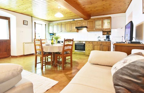 Katoro Apartment | Holiday apartment with garden