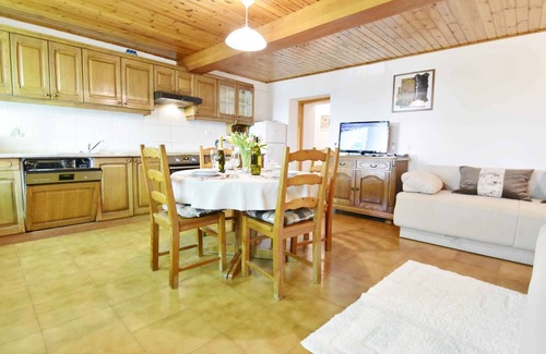 Katoro Apartment | Holiday apartment with garden