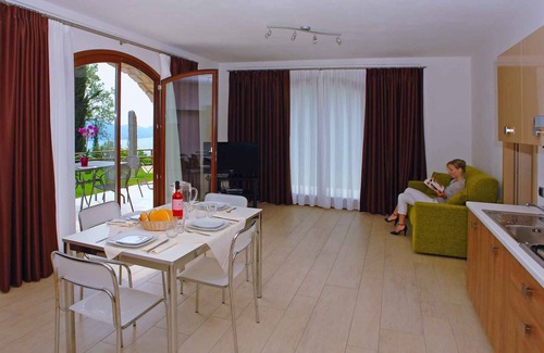 Gardola Apartment | Holiday apartment with view onto Lake Garda