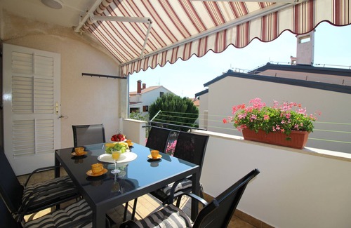 Porec Apartment | Holiday apartment with large balcony