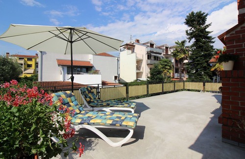Porec Apartment | Holiday apartment with large balcony