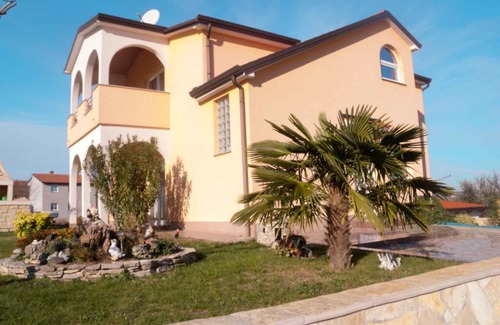 Kastel Apartment | Holiday apartment with pool and terrace