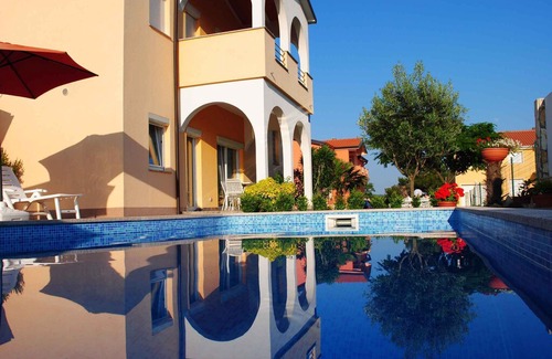 Kastel Apartment | Holiday apartment with pool and terrace