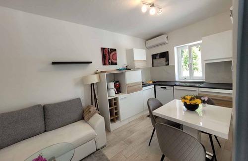 Liganj Apartment | Holiday apartment with sea view
