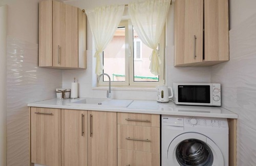 Trogir Apartment | Holiday apartment with terrace and air conditioning