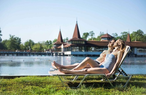 Heviz Apartment | Holiday apartment with terrace to the garden side