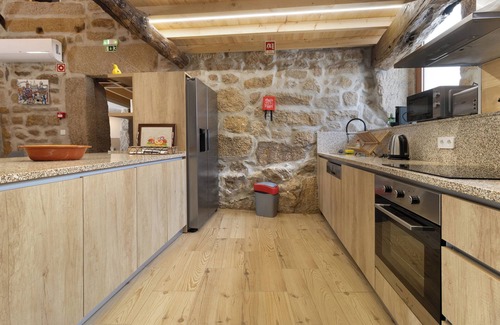 Valpacos Apartment | Holiday Bedroom 'Suite Espaçosa Quadrupla Talefe' with Mountain View, Wi-Fi and Air Conditioning