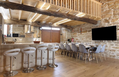 Valpacos Apartment | Holiday Bedroom 'Suite Espaçosa Quadrupla Talefe' with Mountain View, Wi-Fi and Air Conditioning