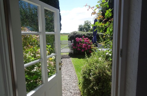 Pommerby Apartment | Holiday by the sea in a thatched house with fireplace and sauna