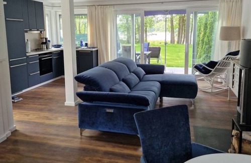 Oberhavel House | Holiday Home 'Wentowseeblick' with Lake View, Wi-Fi and Air Conditioning