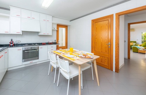 Colonia de Sant Pere Ski Chalet | Holiday Home "Can Roig Loft" with Mountain View, Wi-Fi, Balcony, Terrace & Garden