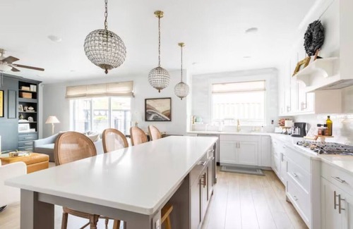 Highland House | Holiday Family Haven, Beautiful Townhome with Hm Theater, Fireplace &Mtn Views