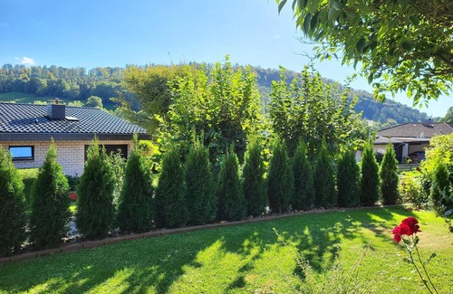 Bodenwerder House | Holiday flat e-bike storage room, terrace, fireplace 2 bedrooms