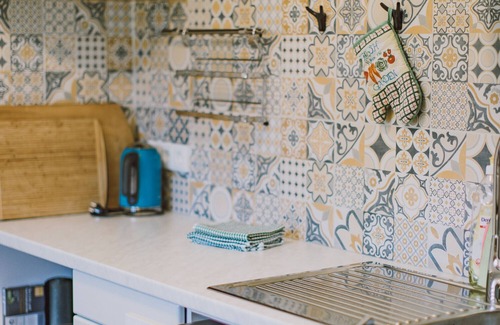 Germaringen Apartment | Holiday flat 'Loft - Guggi's Emporeon Allgäu' with mountain views, large terrace & WiFi