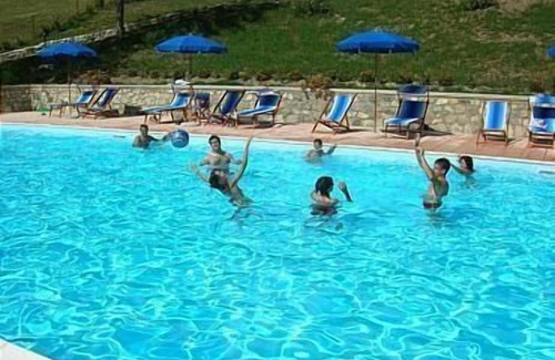 Minucciano Apartment | Holiday flat with furnished balcony