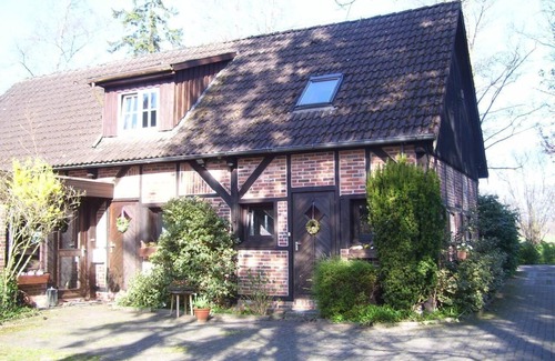 Wiefelstede Apartment | Holiday flat with terrace