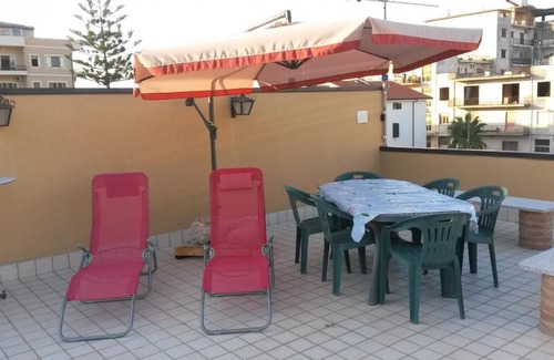Locri House | holiday flat 'Zaleuco' with terrace