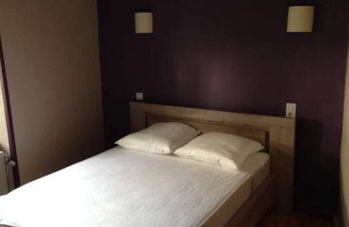 Saint-Julien-Chapteuil House | Holiday Home 'Le Capito Gite' with Shared Terrace, Private Garden and Wi-Fi