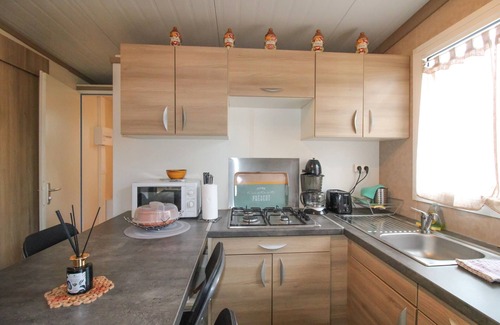 Pianotolli-Caldarello House | Holiday Home 'Chalet V Tout Equipé Proche Mer' with Shared Pool, Terrace and Air Conditioning