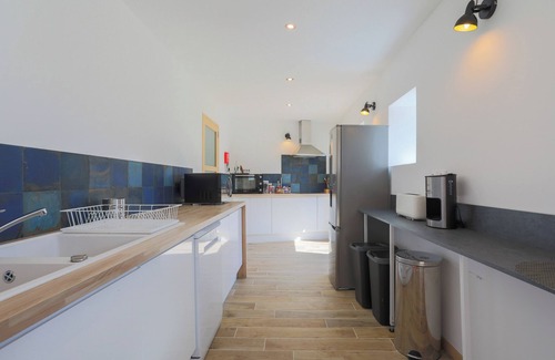 Saint-Michel-en-Greve House | Holiday Home 'Gite Des Hauts Grève - Proche Mer' with Shared Terrace, Shared Garden and Wi-Fi