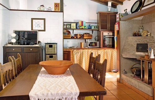 Freixieiro de Soutelo House | Holiday Home 'Do Sobreiro' with Mountain View, Private Pool and Wi-Fi