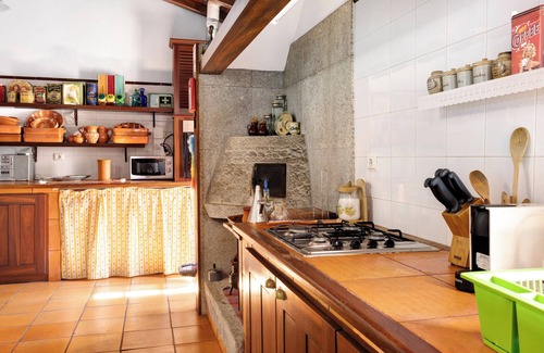 Freixieiro de Soutelo House | Holiday Home 'Do Sobreiro' with Mountain View, Private Pool and Wi-Fi