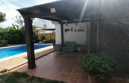 Arcos de la Frontera House | Holiday Home 'Victoria' with Private Pool, Wi-Fi and Air Conditioning