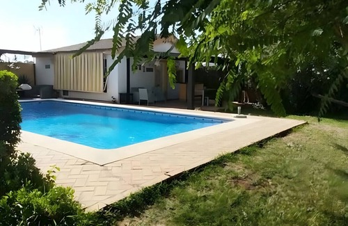 Arcos de la Frontera House | Holiday Home 'Victoria' with Private Pool, Wi-Fi and Air Conditioning