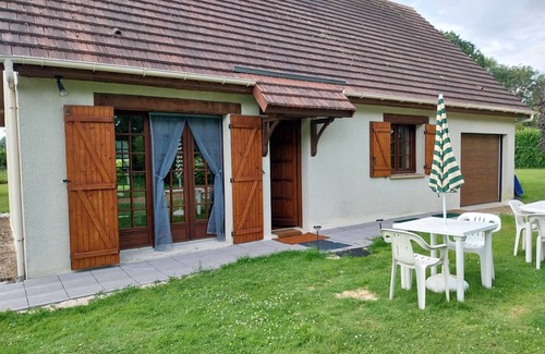 Les Monts du Roumois House | Holiday home with beautiful grounds, private parking ideal for w.e relaxation.
