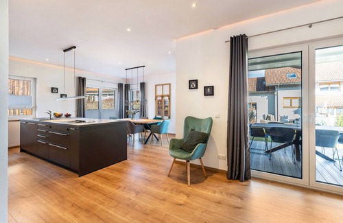 Uehlingen-Birkendorf House | Holiday Home 'Ferienhaus Lencer' with Private Terrace, Private Garden and Wi-Fi