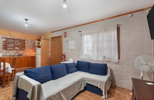 Las Casas House | Holiday Home 'Casa Rural Meridiano' with Sea View, Wi-Fi and Air Conditioning