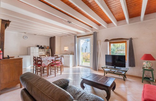 Faverolles-sur-Cher House | Holiday Home 'Le Petit Montparnasse - Montrichard' with Shared Garden and Wi-Fi