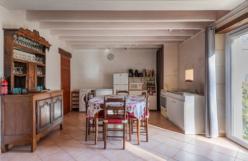 Faverolles-sur-Cher House | Holiday Home 'Le Petit Montparnasse - Montrichard' with Shared Garden and Wi-Fi