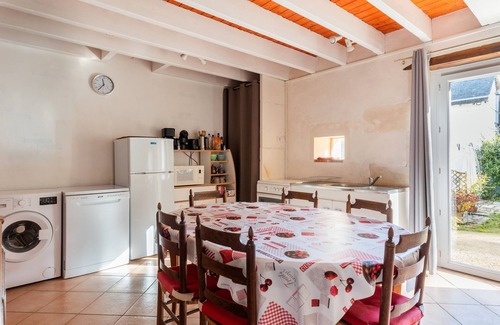 Faverolles-sur-Cher House | Holiday Home 'Le Petit Montparnasse - Montrichard' with Shared Garden and Wi-Fi