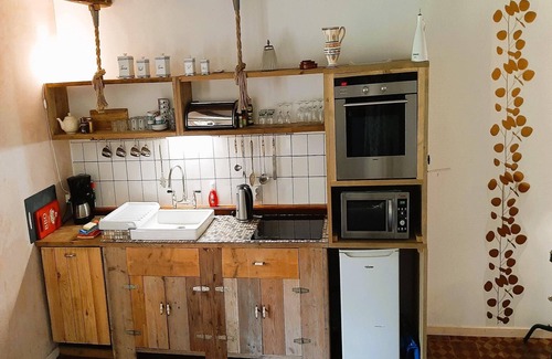 Saint-Jean-de-Sauves Cottage | Holiday Home in Loire near Castles and Nature