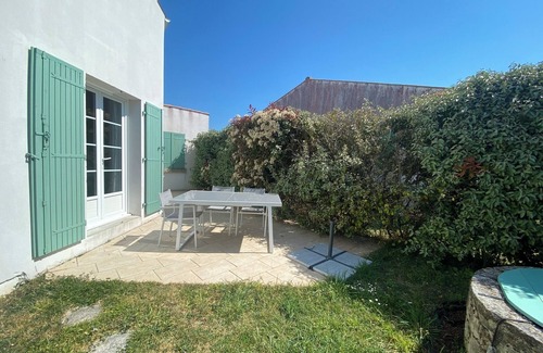 Le Chateau-d'Oleron House | Holiday Home 'Vacances Au Château D'Oléron' with Private Terrace and Wi-Fi