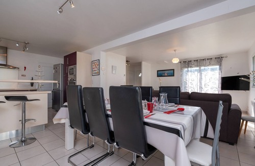 Sainte-Anne-d'Auray House | Holiday Home 'Maison Familiale' with Private Garden