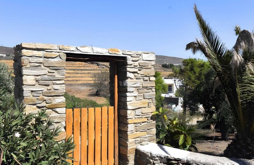 Agios Ioannis House | Holiday Home 'Stone House By Anemos' with Private Terrace and Private Garden