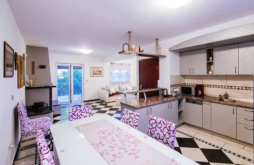 Maslenica House | Holiday Home Jasenice near Beach & Pool