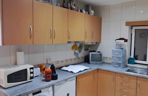 Castanheira de Pera House | Holiday Home 'Vazperalta' with Shared Terrace