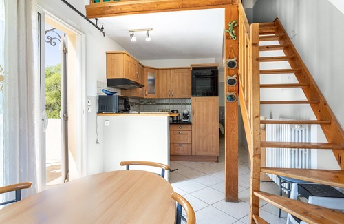 Reynes House | Holiday Home 6 with Mountain View, Air Conditioning