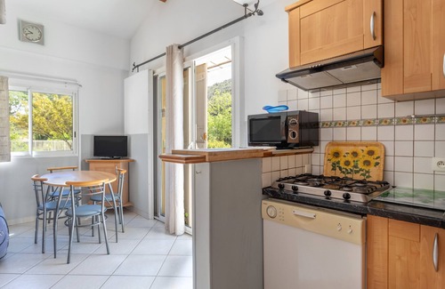 Reynes House | Holiday Home 6 with Mountain View, Air Conditioning