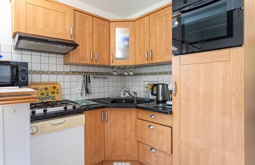 Reynes House | Holiday Home 6 with Mountain View, Air Conditioning