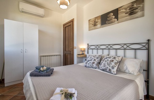 Sassari House | Holiday Home 'A Casa Di Sara' with Private Terrace, Wi-Fi and Air Conditioning