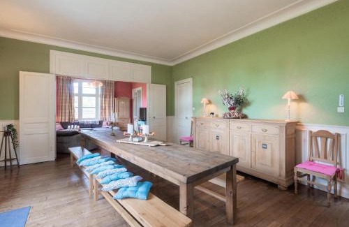 Pouru-Saint-Remy Villa | Holiday home adjoining a château , cleaning included