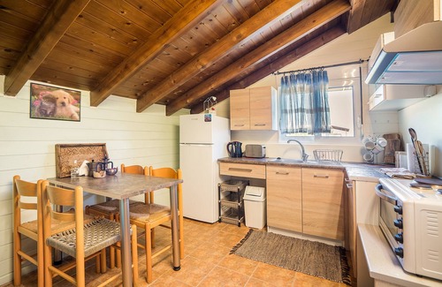 Kamiros House | Holiday Home 'Alexandra Homestay' with Sea View, Wi-Fi and Air Conditioning