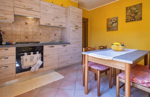 Sennori House | Holiday Home 'Appartamento Buena Vista' with Sea View, Shared Terrace and Air Conditioning