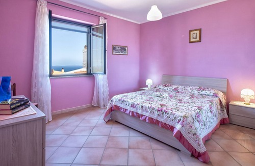 Sennori House | Holiday Home 'Appartamento Buena Vista' with Sea View, Shared Terrace and Air Conditioning