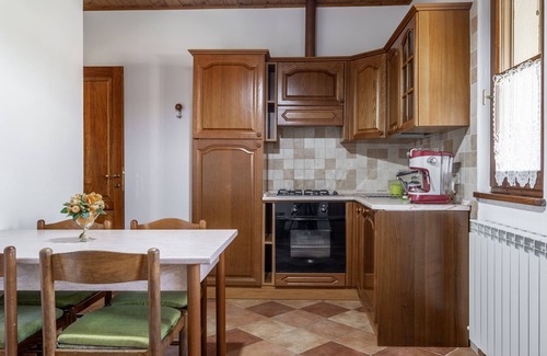 Elmo House | Holiday Home 'Appartamento Girasole' with Shared Pool, Private Terrace and Wi-Fi